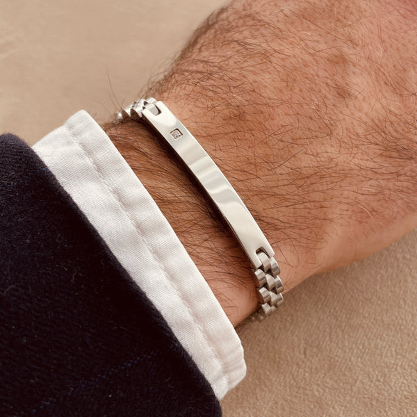 Gentleman man bracelet with personalized engraving