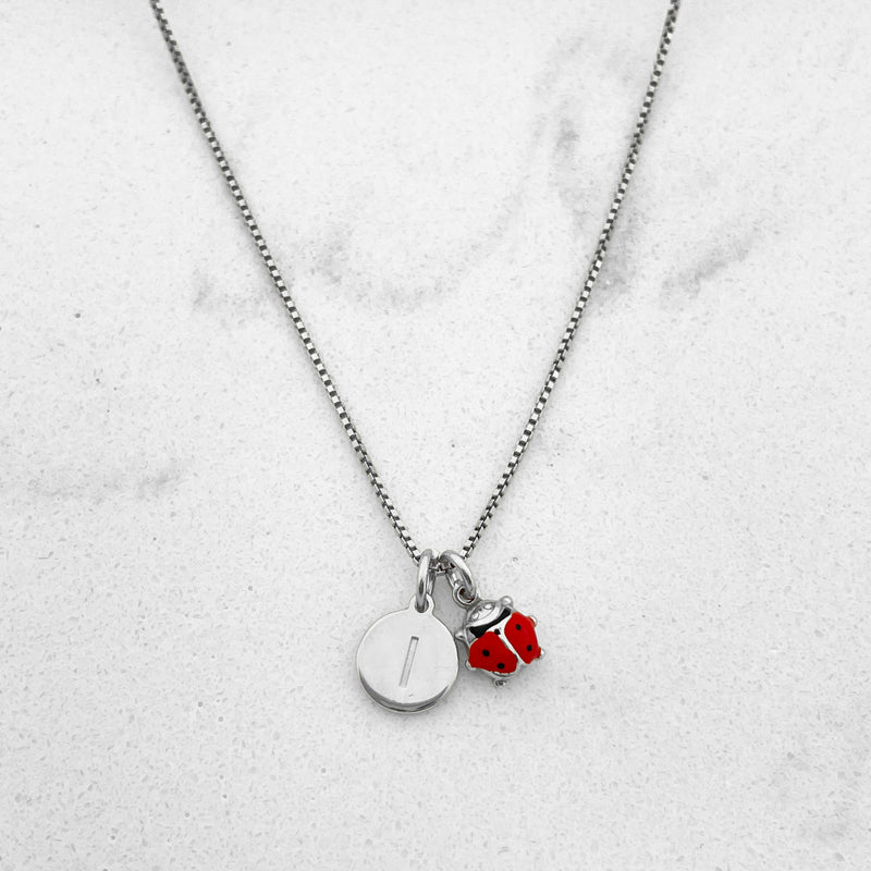 Collana coccinella e charm lettera in argento 925